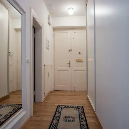 Luxury Central Apartma